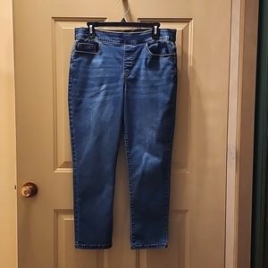 Women's Croft & Barrow pull on jeans. Size 12 petite